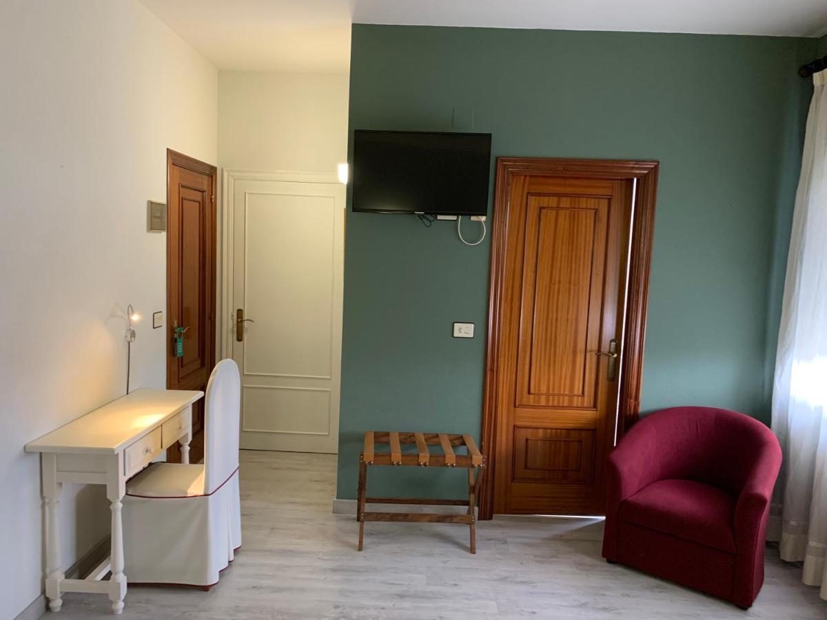 Hotel Los Olmos Lugo Buitenkant foto